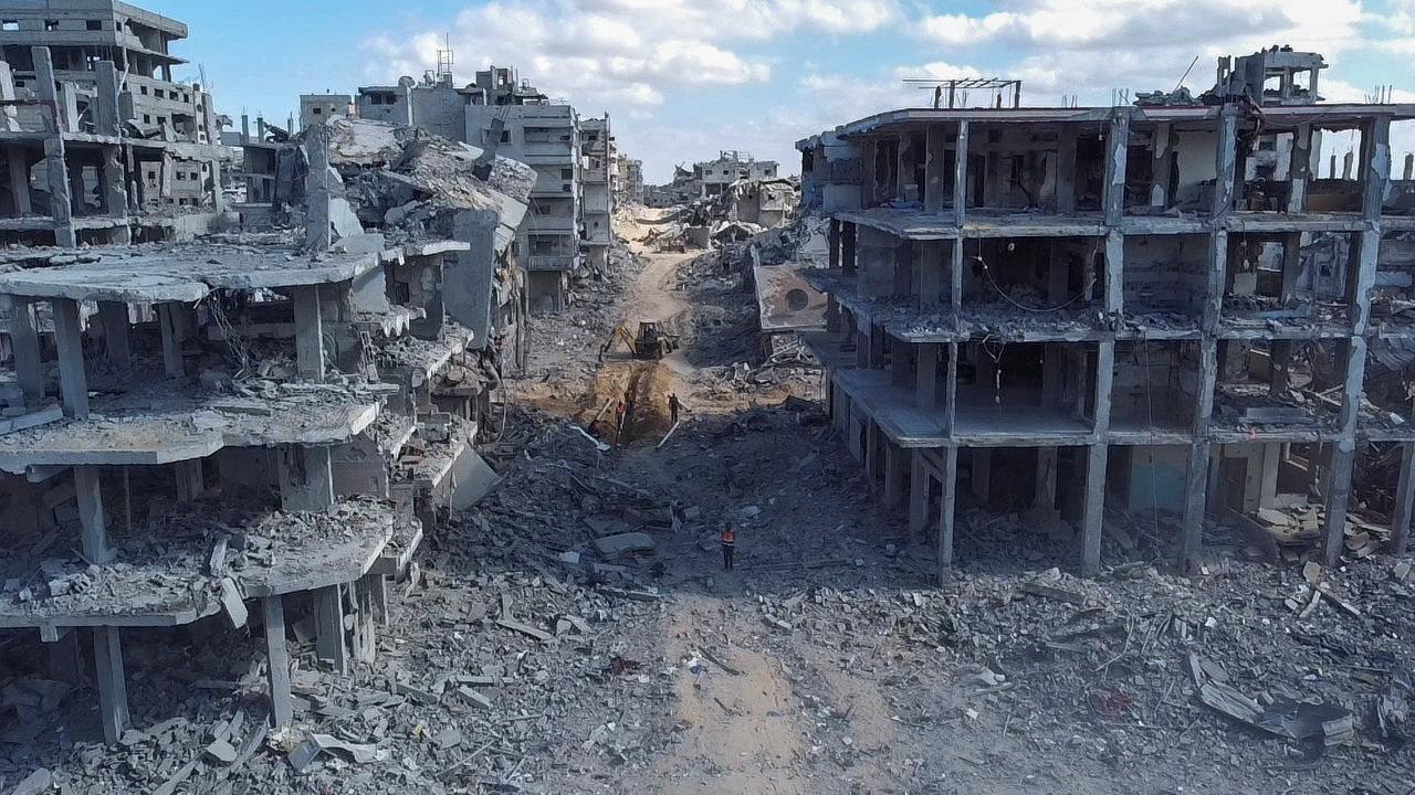 Vo vojne v Gaze zomrelo vyše 68-tisíc Palestínčanov, ďalšie telá sa nachádzajú v sutinách