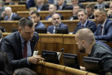 Parlament má na tejto schôdzi prebrať ešte viaceré ďalšie vládne návrhy. Pokračovať má v debate o návrhoch zákona o financovaní škôl a zákona o školskej správe. FOTO: TASR/Martin Baumann