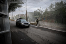 K spomínaným útokom došlo len deň po tom, čo ukrajinský prezident Volodymyr Zelenskyj v Bielom dome navštívil prezidenta USA Donalda Trumpa. FOTO: REUTERS