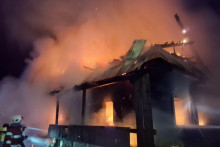 Horiaca drevenica v Terchovej. FOTO: FB/Hasičský a záchranný zbor - Žilinský kraj