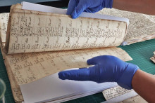 Stáročné materiály sú často veľmi trvácne. Ich odolnosť vyplýva aj z kvality surovín a výrobných techník v minulosti.