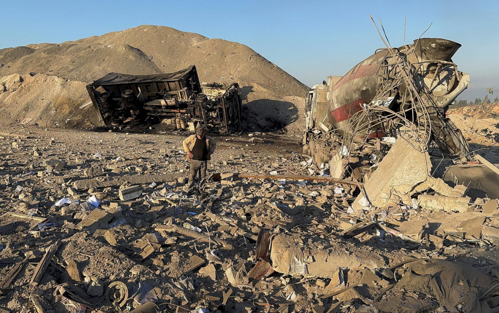 „Letecký útok izraelského nepriateľa na vozidlo v meste Deir Kifa v okrese Súr si vyžiadal jednu obeť,“ uviedol libanonský rezort zdravotníctva vo svojom vyhlásení. FOTO: REUTERS