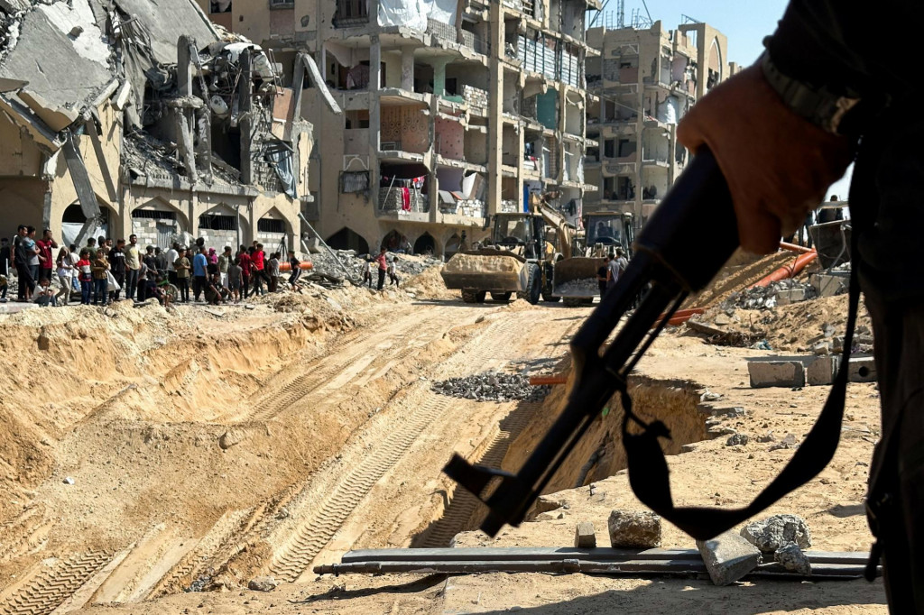 ”Policajné sily v Gaze s rozsiahlou pomocou obyvateľov plnia svoju národnú povinnosť tým, že prenasledujú milície a podľa jasných zákonov ich volajú k zodpovednosti, aby chránili obyvateľov a majetok,” tvrdí Hamas vo svojom vyhlásení. FOTO: REUTERS