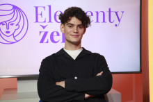 Josef Trojan stvárňuje vo filme nášho krasokorčuliara Ondreja Nepelu.