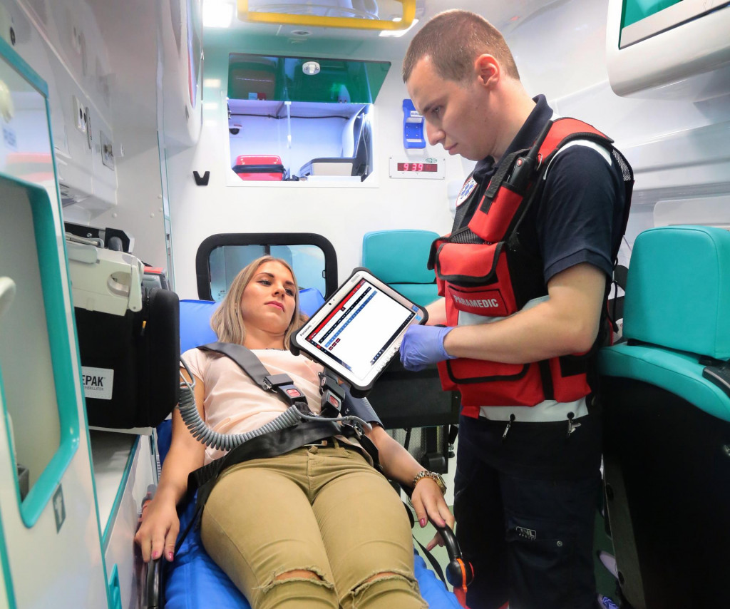 Viacerí poskytovatelia pohotovostnej zdravotnej služby hlásia nedostatok doktorov v záchrankách.