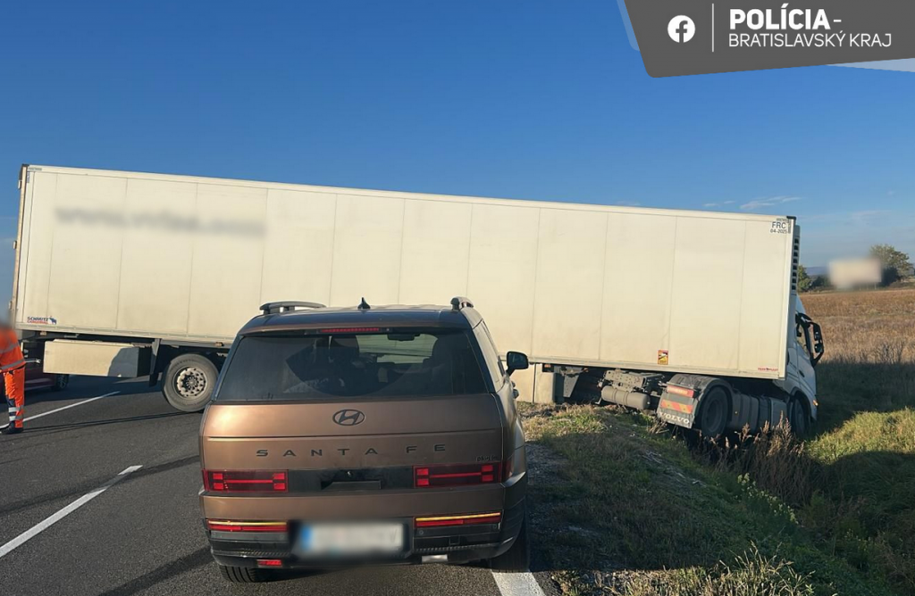 Nehoda na D1 pred Bratislavou. FOTO: Facebook polície/Bratislavský kraj