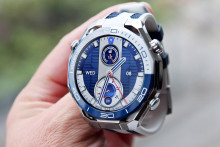 Spoločnosť Huawei sa opäť pustila do kategórie luxusných šikovných hodiniek s modelom Watch Ultimate 2. Je to robustný, vysoko odolný model s nadštandardnými funkciami, pritom jeho cena síce je vysoká, ale nie úplne závratná.