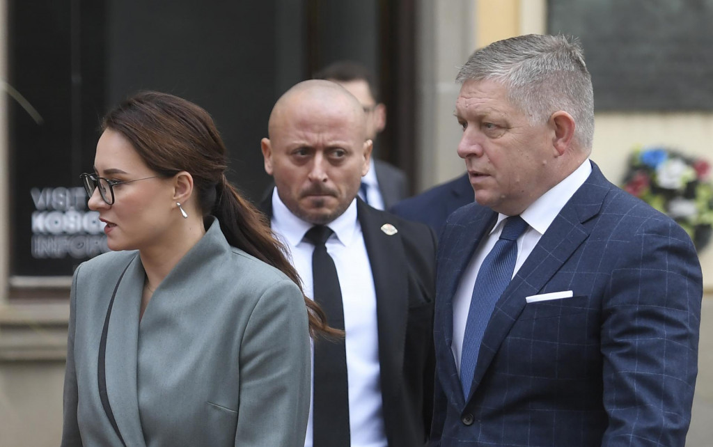 Na snímke zľava predsedníčka vlády Ukrajiny Julija Svyrydenková a predseda vlády Robert Fico. FOTO: TASR/František Iván