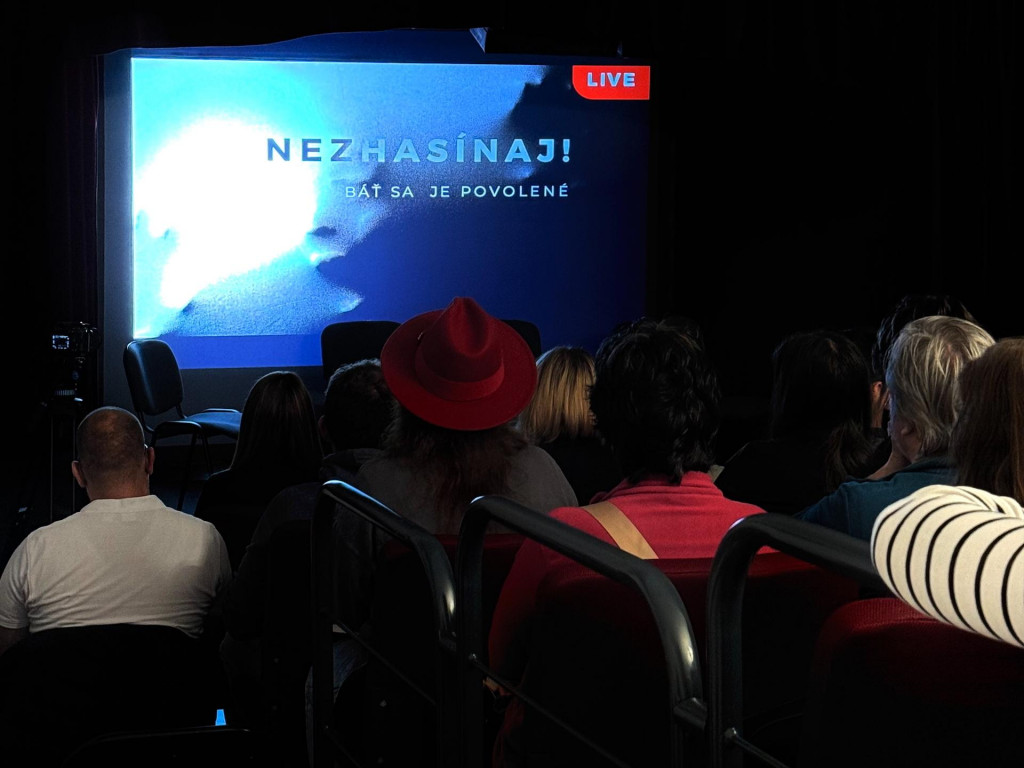 Live event podcastu Nezhasínaj! vypredal sálu vo Zvolene.