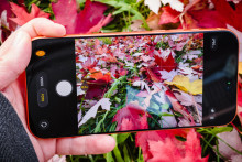 Apple iPhone 17 Pro Max podporuje predaje firmy Apple, vďaka ktorým firma v trhovej kapitalizácii prekonala hranicu štyroch biliónov dolárov. FOTO: HN/Patrik Koreň