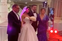 Mocný iránsky admirál tvrdo vymáhal pravidlá zahaľovania, na svadbe dcéry nie. FOTO: ReproFoto/X/@_jvd9