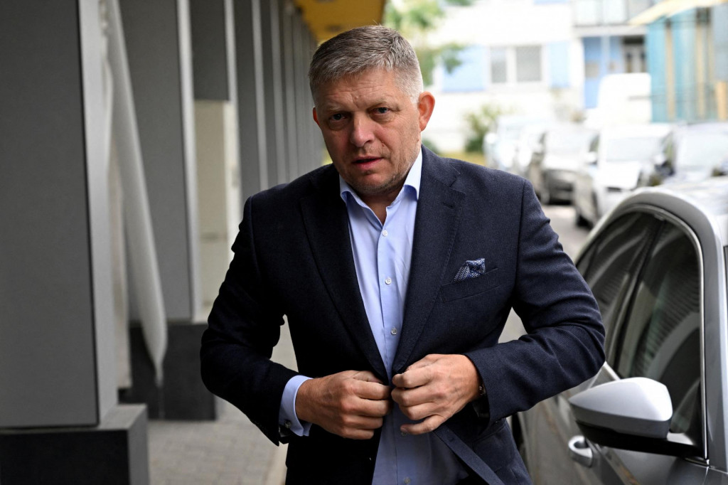 Na snímke predseda Smeru Robert Fico počas príchodu do volebnej centrály v roku 2023. FOTO: Reuters