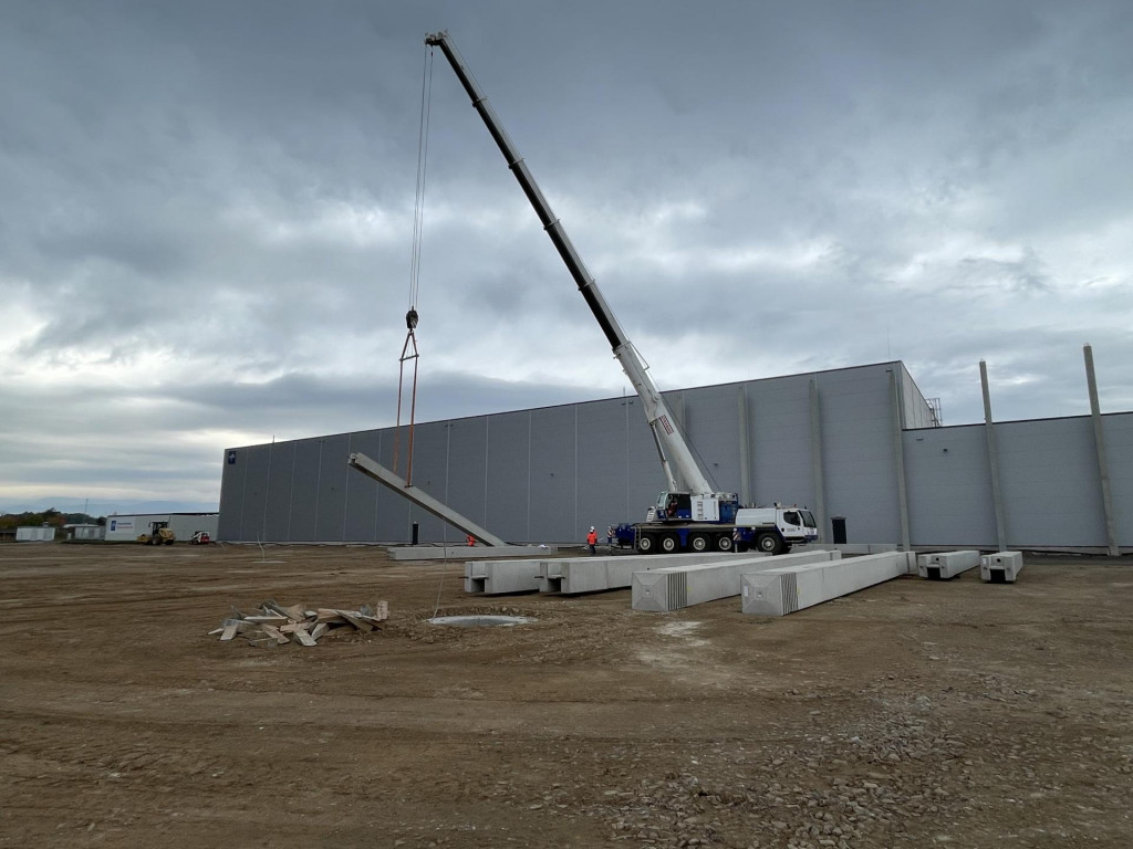 Výrobca chirurgických súprav, spoločnosť Medline Assembly Slovakia, rozšíri svoj závod v mestskej časti Partizánskeho Malé Bielice. FOTO: TASR/Alexandra Moštková