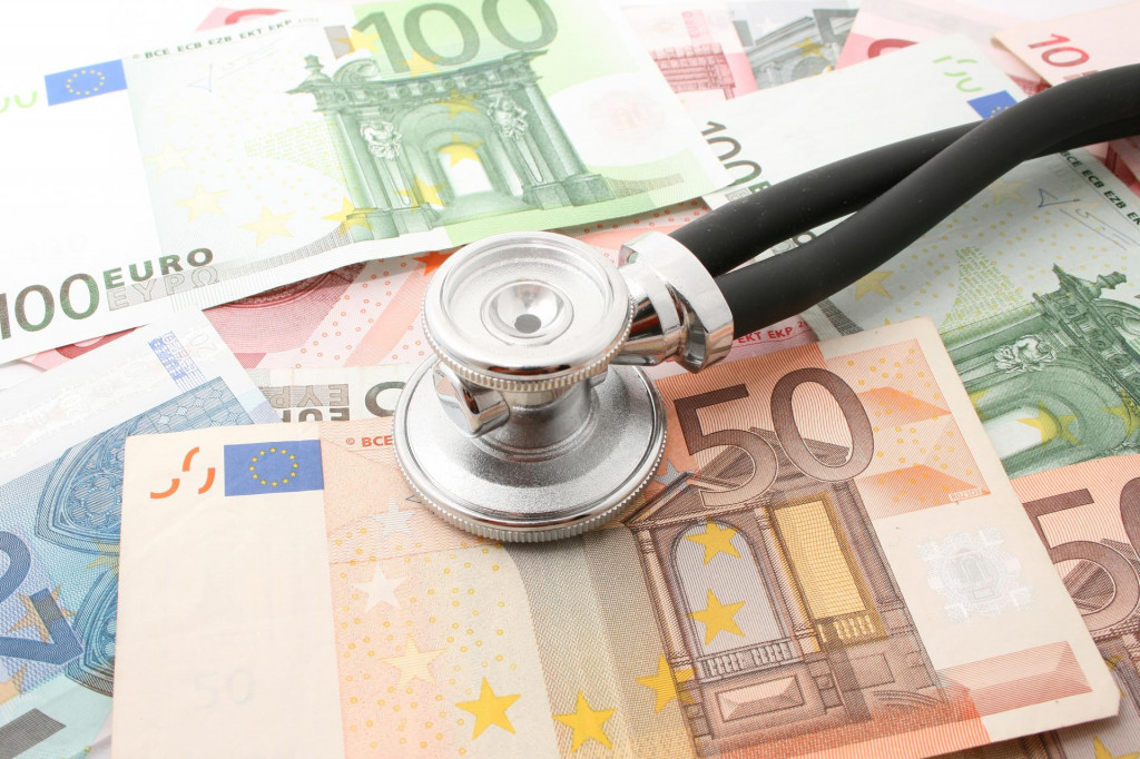 Podľa prieskumu ministerstva zdravotníctva platilo u špecialistu 42 percent opýtaných a u všeobecného lekára 22 percent.