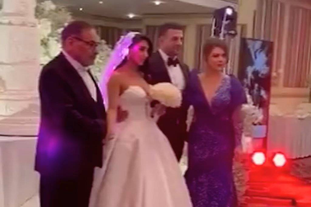 Mocný iránsky admirál tvrdo vymáhal pravidlá zahaľovania, na svadbe dcéry nie. FOTO: ReproFoto/X/@_jvd9