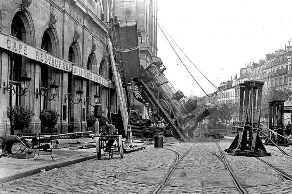 Havária vlaku na parížskej stanici Gare Montparnasse 22. októbra 1895.