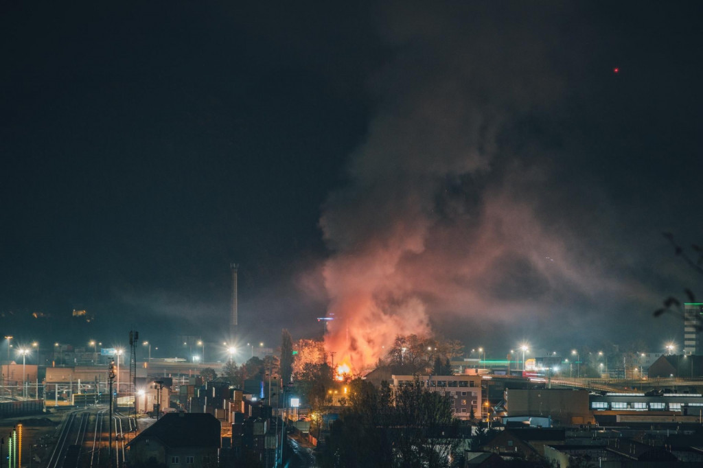 Na snímke zachytený požiar na Bratislavskej ulici v žiline. FOTO: FB/Žilina - včera - dnes - zajtra