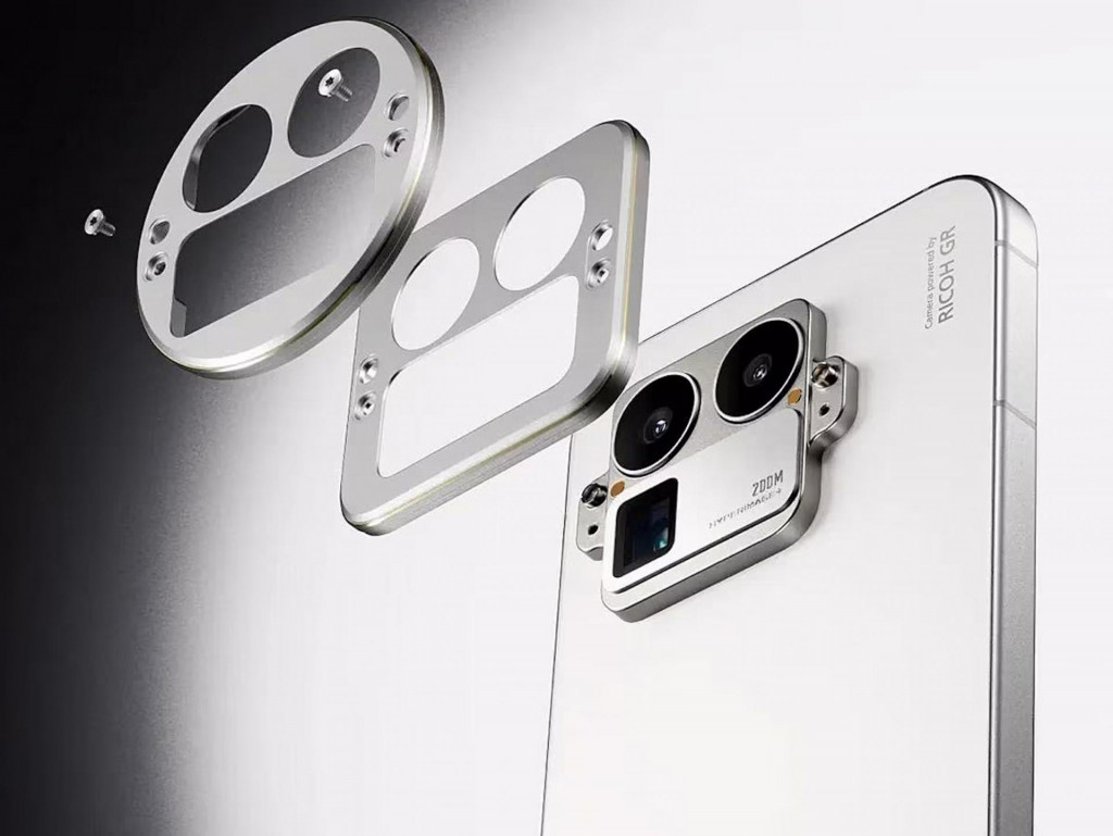 Vlajkové Realme GT 8 Pro umožňuje zmenu krytu fotomodulu.