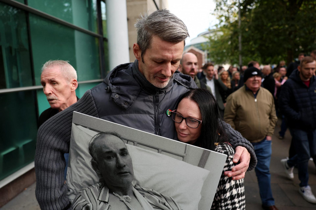 Príbuzní Alexa Nasha, obete Krvavej nedele. FOTO: Reuters