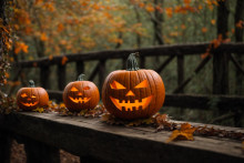 Neskôr sa príbehy o lampášoch preplietli s írskou legendou o lakomom Jackovi (Stingy Jack) – kováčovi, ktorý dvakrát oklamal samotného diabla. Keď zomrel, nevpustili ho ani do neba, ani do pekla, a tak odsúdený blúdi večnosťou s uhlíkom v repnom lampáši. FOTO: Shutterstock