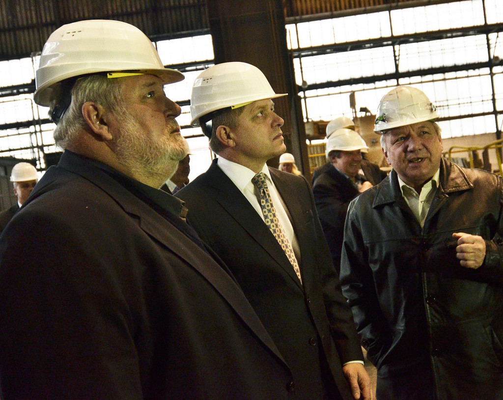 Robert Fico v roku 2014 navštívil Železiarne Podbrezová Vladimíra Sotáka. FOTO: TASR/D. Hein