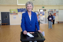 Na snímke ľavicová politička a dlhodobá kritička Európskej únie a Spojených štátov Catherine Connollyová. FOTO: TASR/AP