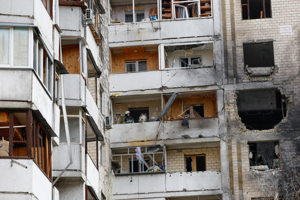 Bytovka v Kyjeve po ruskom dronovom útoku. FOTO: REUTERS