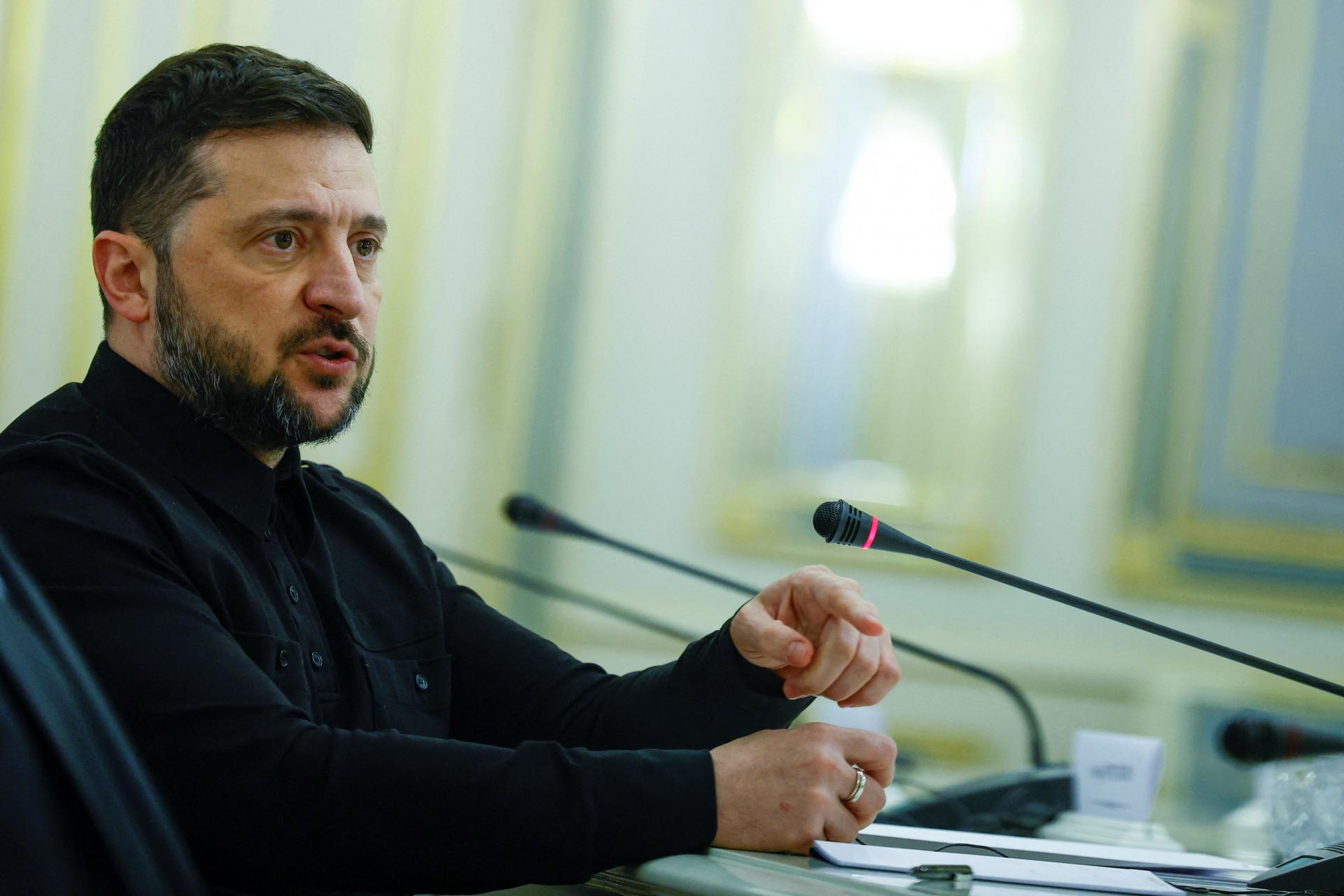 Ukrajina v novembri spustí obmedzený vývoz svojich zbraní, hlási Zelenskyj. Nariadil aj zvýšenú výrobu dronov