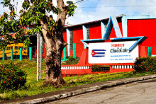 Továreň na spracovanie kakaa v Baracoa.