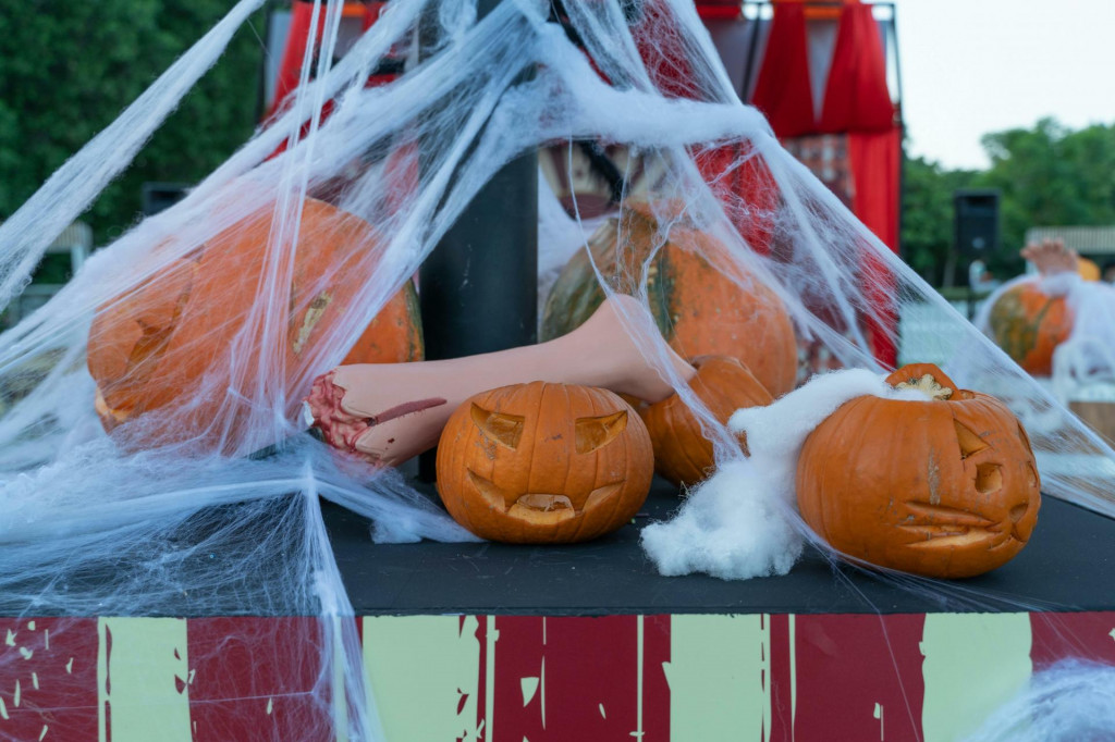 Umelé pavučiny sú pod paľbou kritiky.