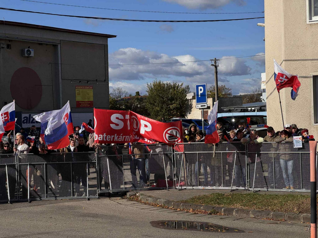 Protest proti baterkárni v Šuranoch. FOTO: HN/Ákos Cséplö