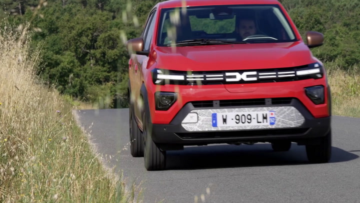 Boj s čínskymi clami donútil Daciu prerobiť jej lacný elektromobil. Zvonka to nespoznáte​