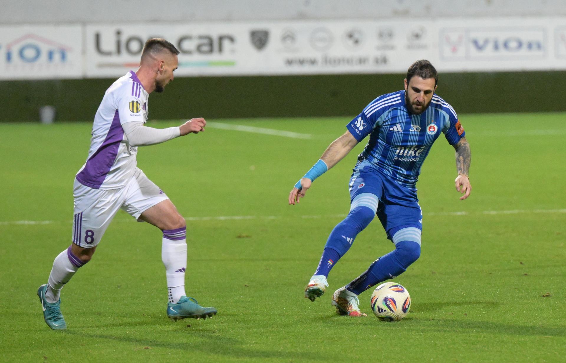 Slovan bol blízko k dalšej ligovej blamáži. Zápas proti Komárnu otočil až v nadstavenom čase