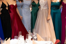 Triky, ako si vybrať šaty na stužkovú.