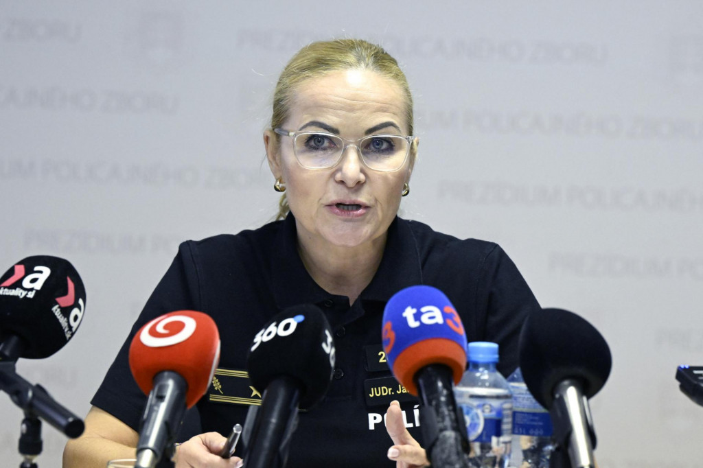 Na snímke prezidentka Policajného zboru Jana Maškarová počas tlačovej konferencie v súvislosti s rozkladom zločineckej skupiny a drogového impéria v rámci medzinárodnej operácie LINEA v Bratislave v stredu 29. októbra 2025. FOTO TASR - Pavel Neubauer *** Local Caption *** portrét
šírka FOTO: Pavel Neubauer
