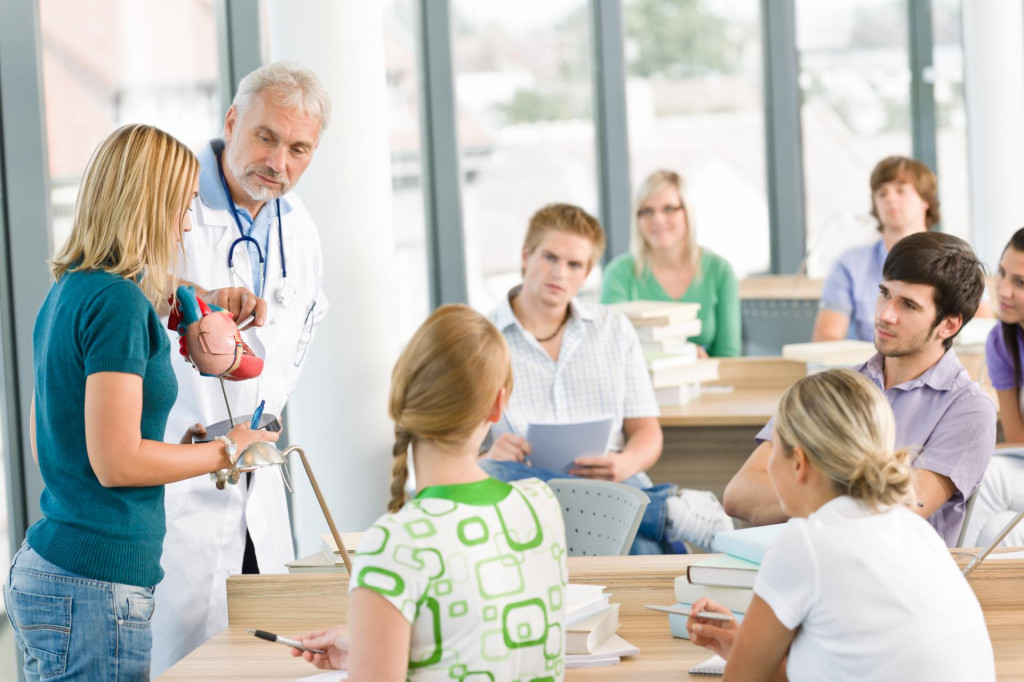 LF UK v Bratislave plánuje prijať v ďalšom akademickom roku 375 študentov na študijný program všeobecné lekárstvo.