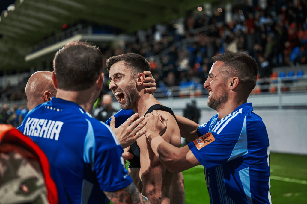 Gólovým spasiteľom Slovana sa stal v súboji proti Komárnu slovinský kanonier Andraž Šporar. FOTO: skslovan.com (Matúš Zeťák)