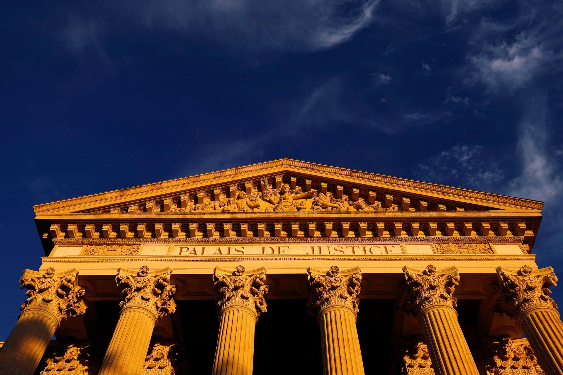 Bulharov, ktorí v Paríži zneuctili pamätník holokaustu, poslal súd do väzenia