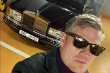 Filip Turek sa často prezentuje s luxusnými autami. FOTO: Archív F. Turka