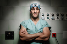 „Chrbtica začína starnúť okolo dvadsiateho piateho roka,“ hovorí prednosta Kliniky spondylochirurgie Fakultnej nemocnice v Motole Jan Štulík.