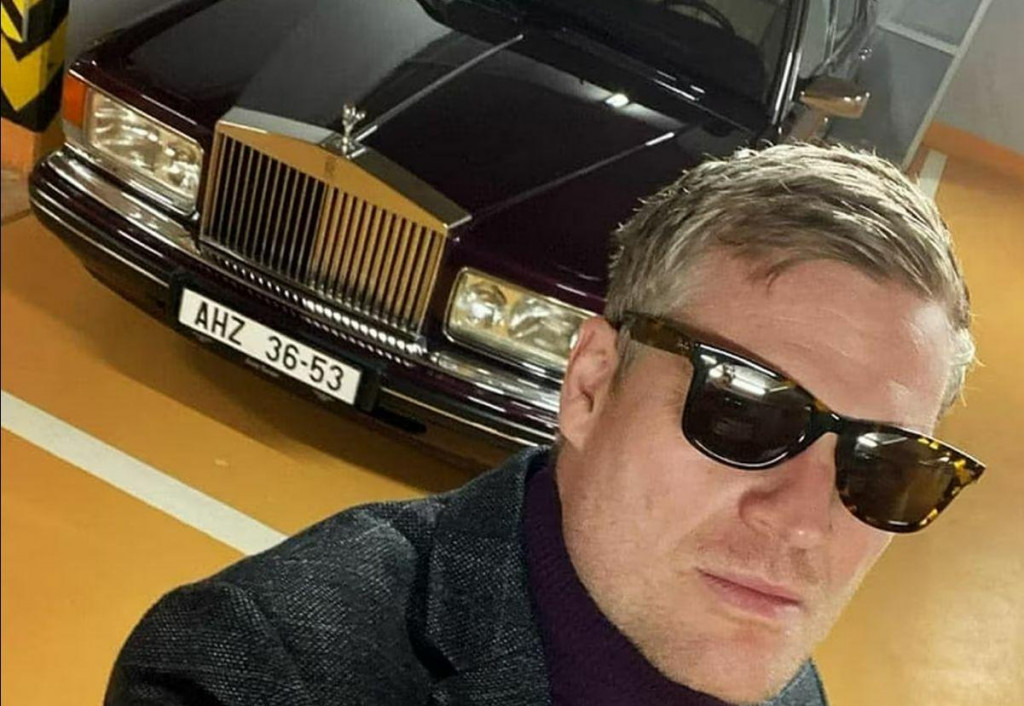 Filip Turek sa často prezentuje s luxusnými autami. FOTO: Archív F. Turka
