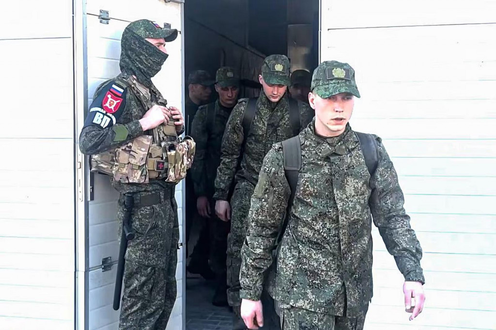 Ruskí vojaci prepustení z ukrajinského zajatia. FOTO: Russian Defence Ministry