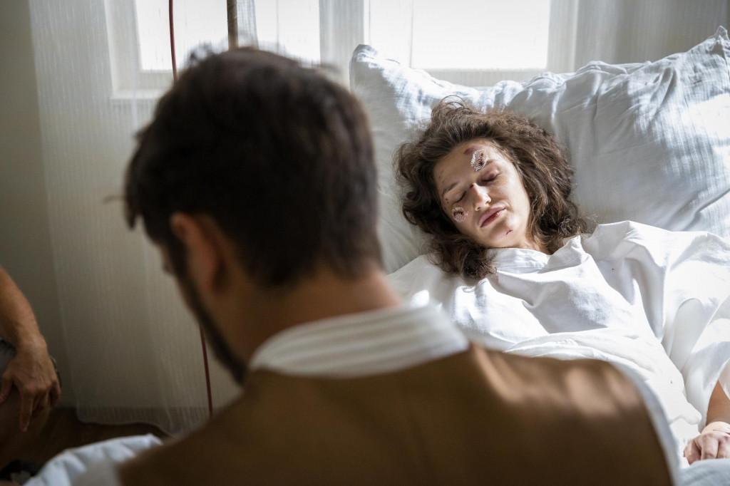 Tvorcovia sa rozhodli pre tragický osud Evy Dušekovej aj z dôvodu, že jej jej herecká predstaviteľka Petra Dubayová sa v realite chystala rodiť a ísť na materskú.