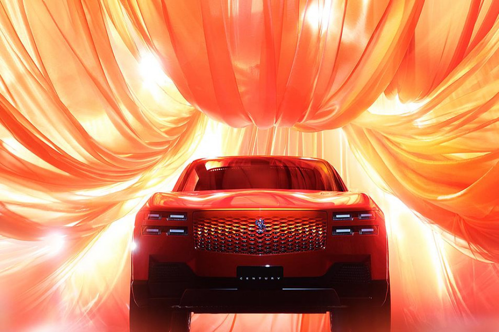 Toyota uvádza novú samostatnú značku Century.