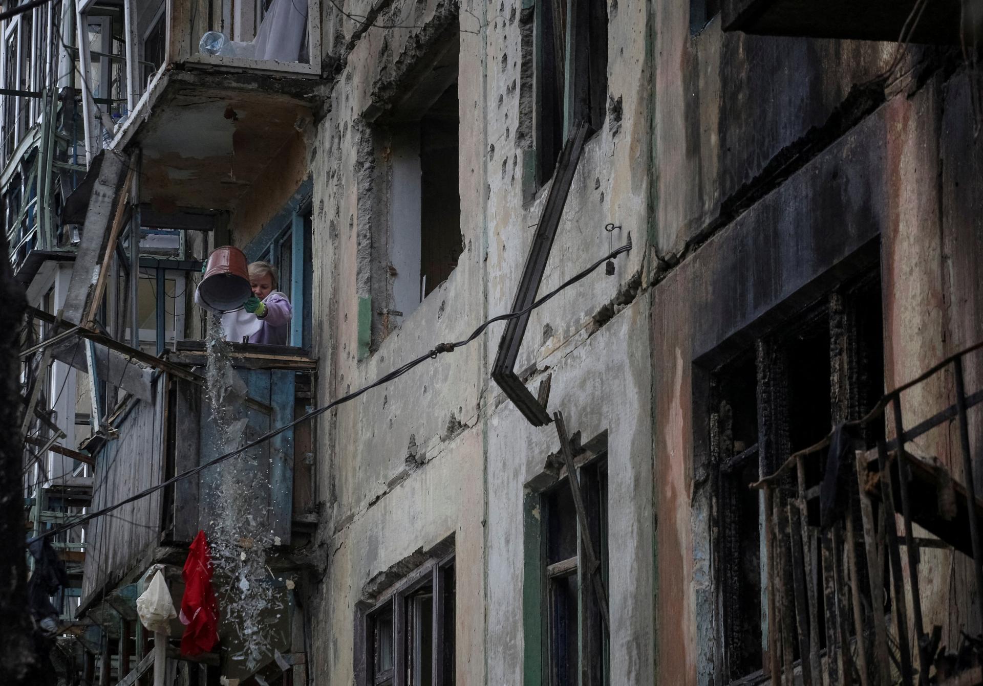 Civilisti na frontovej línii na Ukrajine začínajú bojovať o prežitie. Ich unavenosť narastá, upozorňuje OSN