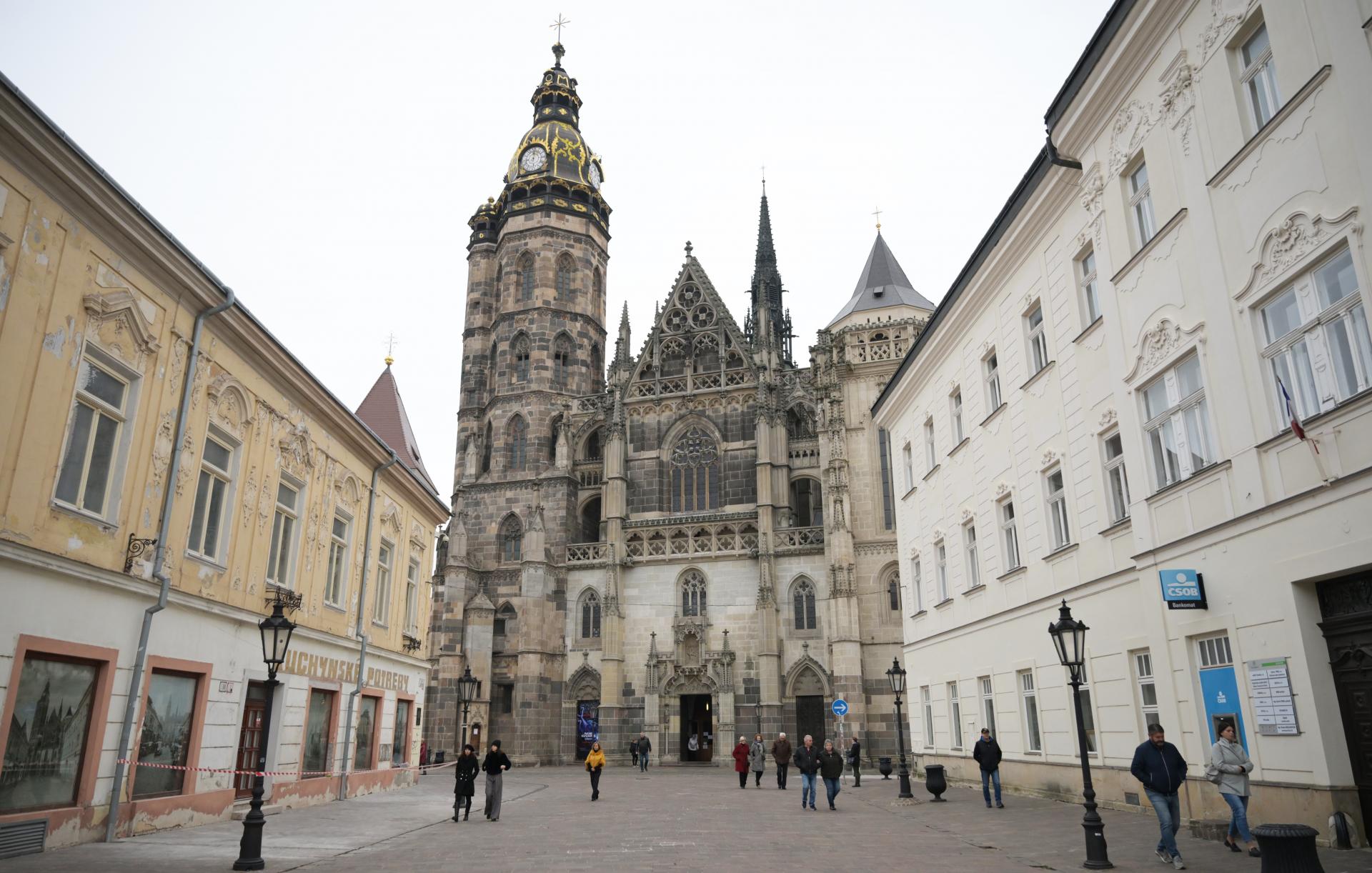 Meteorológovia dnes zaznamenali mimoriadne teplé počasie, niekde sa lámali rekordy