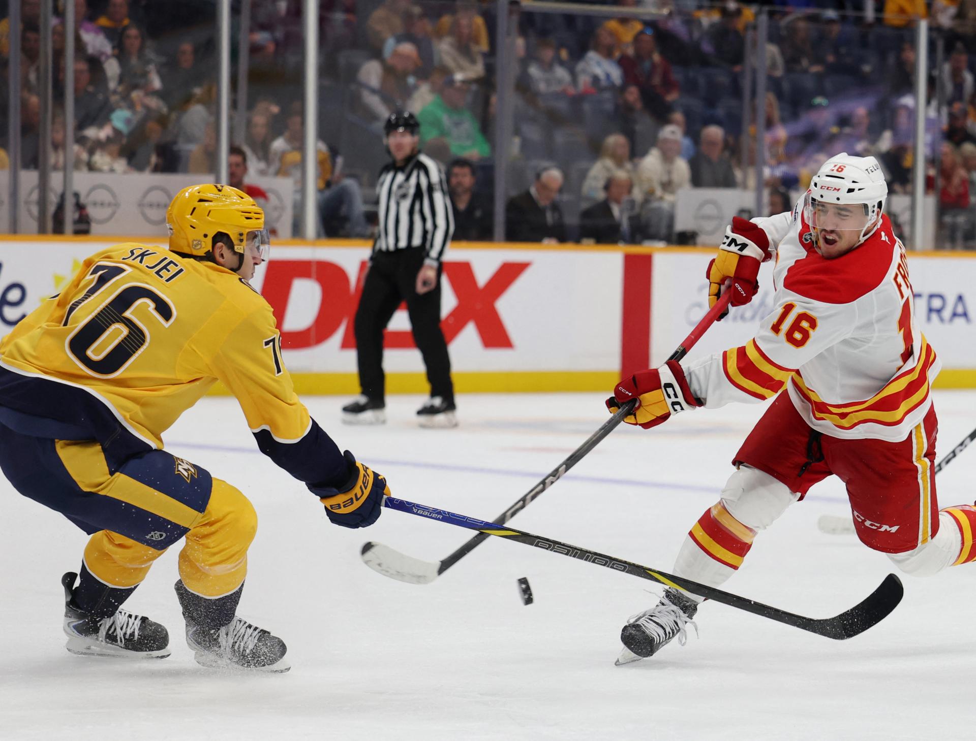 NHL: Calgary s Honzekom prehralo na ľade Nashvillu, domáci rozhodli v prvej tretine