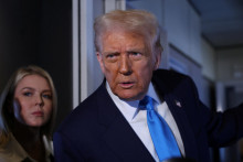 Americký prezident Donald Trump a hovorkyňa Bieleho domu Karoline Leavittová. FOTO: REUTERS