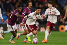 Arsenal zostal na čele Premier League, Burnley je na 17. mieste štyri body nad zónou zostupu. FOTO: REUTERS