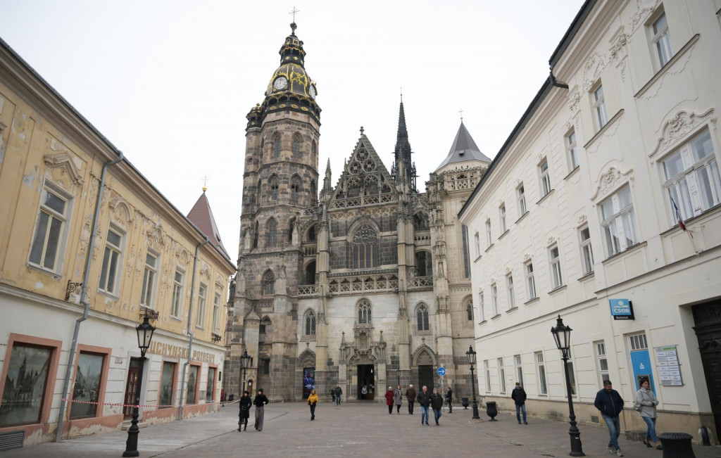 Na snímke Dóm sv. Alžbety po skončení svätej omše pri príležitosti sviatku Všetkých svätých v Košiciach 1. novembra 2025. FOTO: TASR/František Iván